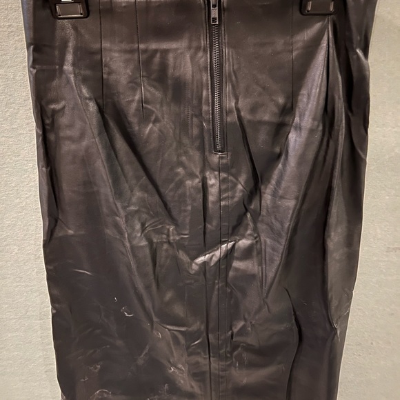 Loft faux leather skirt - Picture 2 of 3
